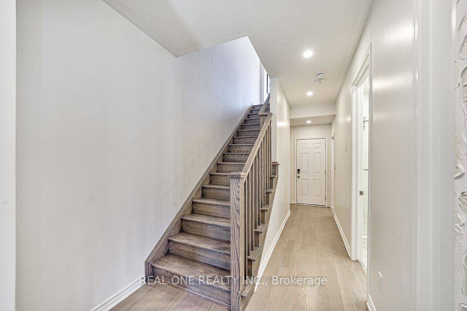 Oakville, ON L6M 5P2,1373 Kobzar DR