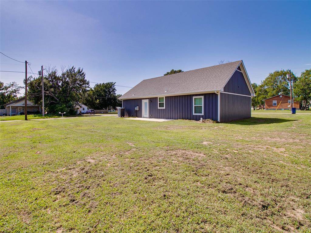 Stroud, OK 74079,318 W Oak Street