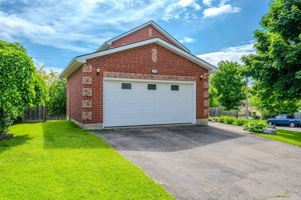 Kitchener, ON N2N 3B8,26 Oprington DR