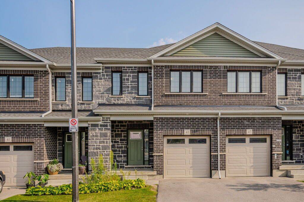 Kitchener, ON N2R 0P8,43 Woodedge CIR