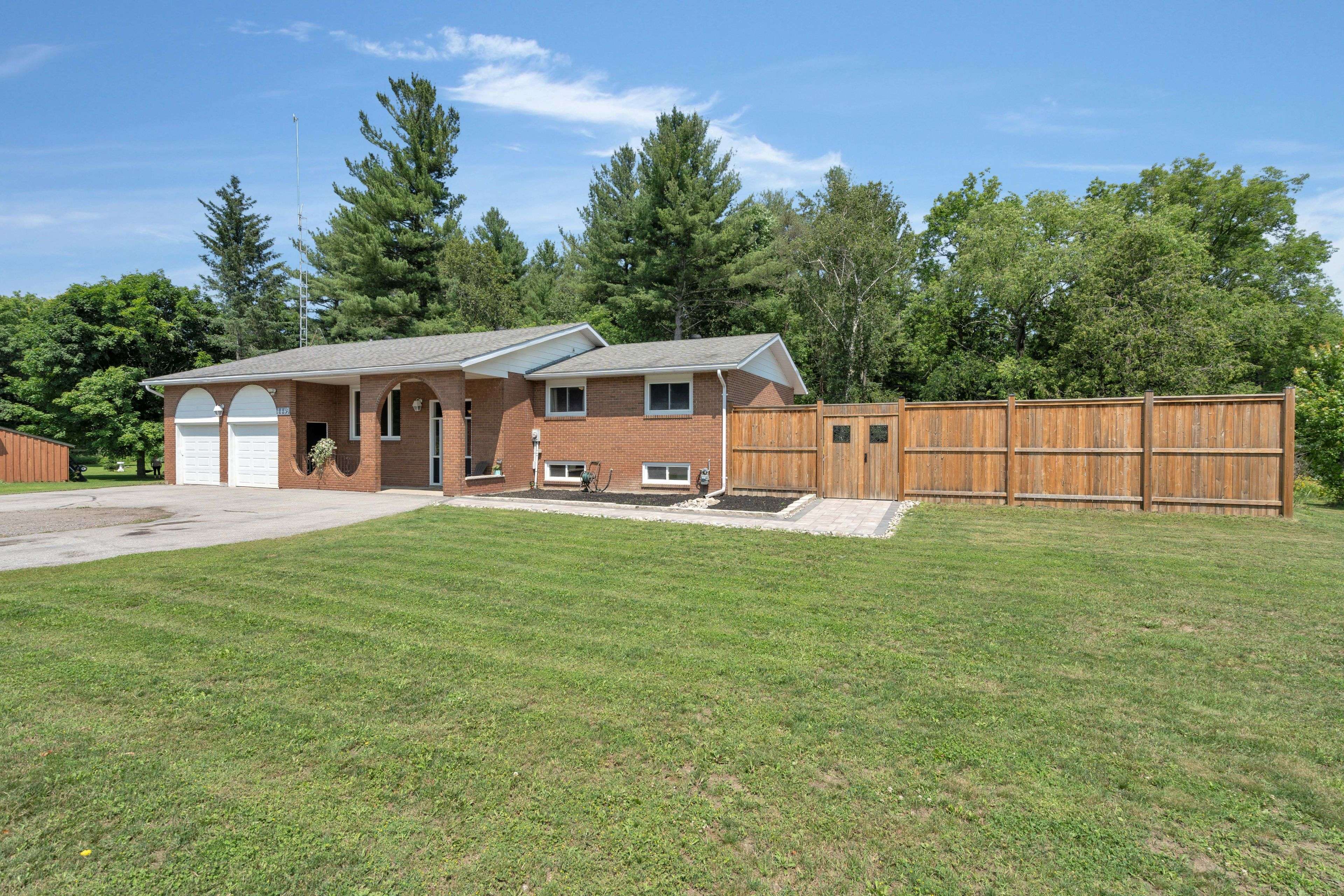 Springwater, ON L0L 1V0,4449 Penetanguishene RD