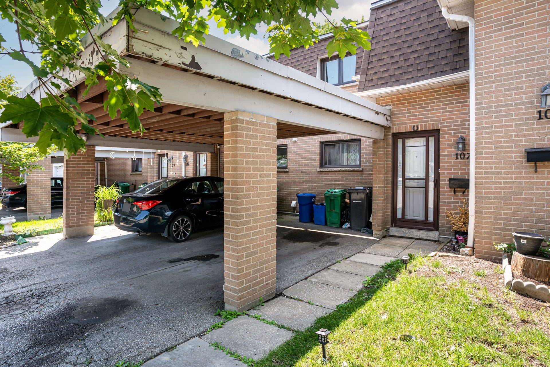 Brampton, ON L6T 2X2,475 Bramalea RD #107