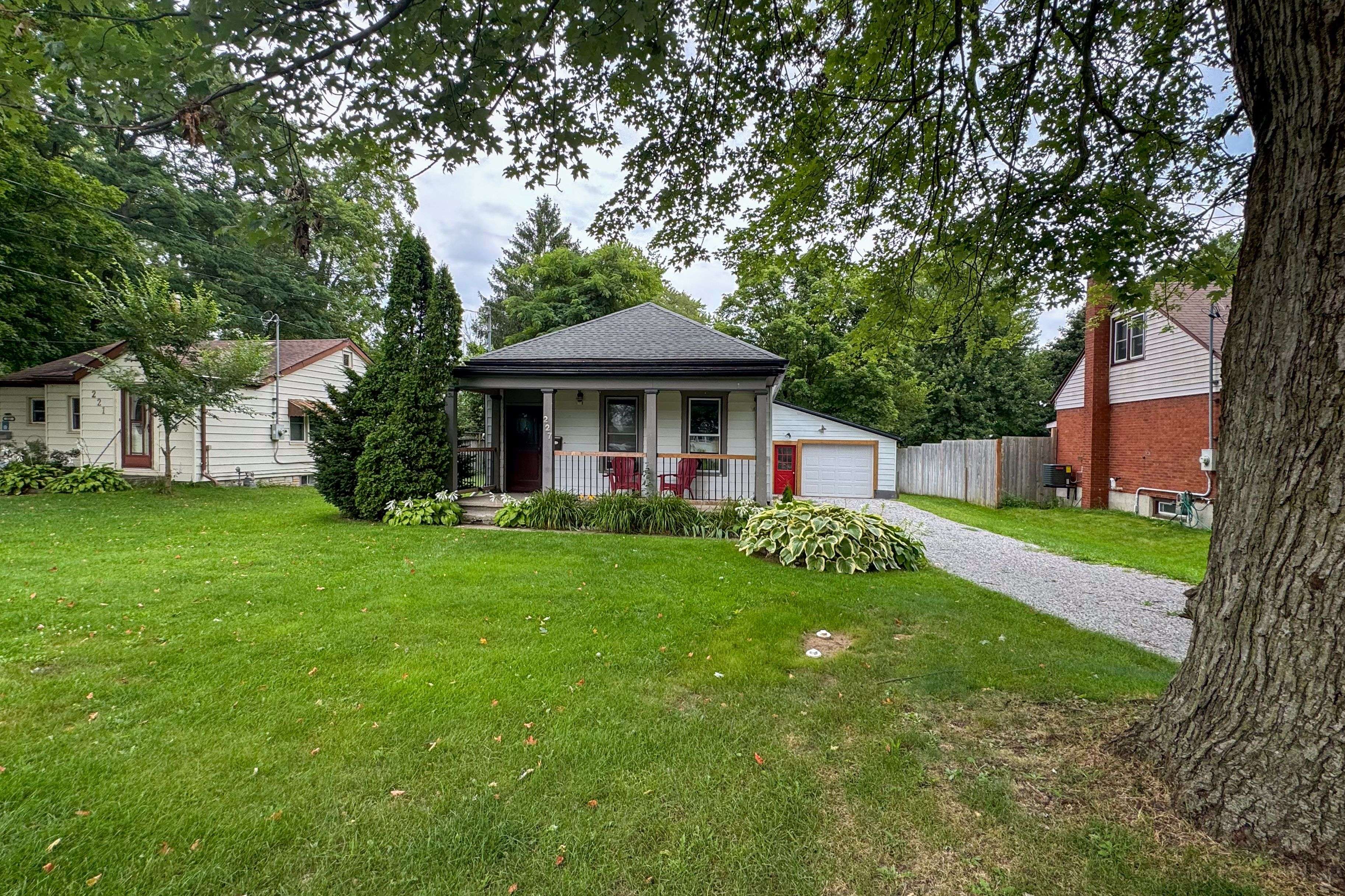 Strathroy-caradoc, ON N7G 2V7,227 Adelaide ST