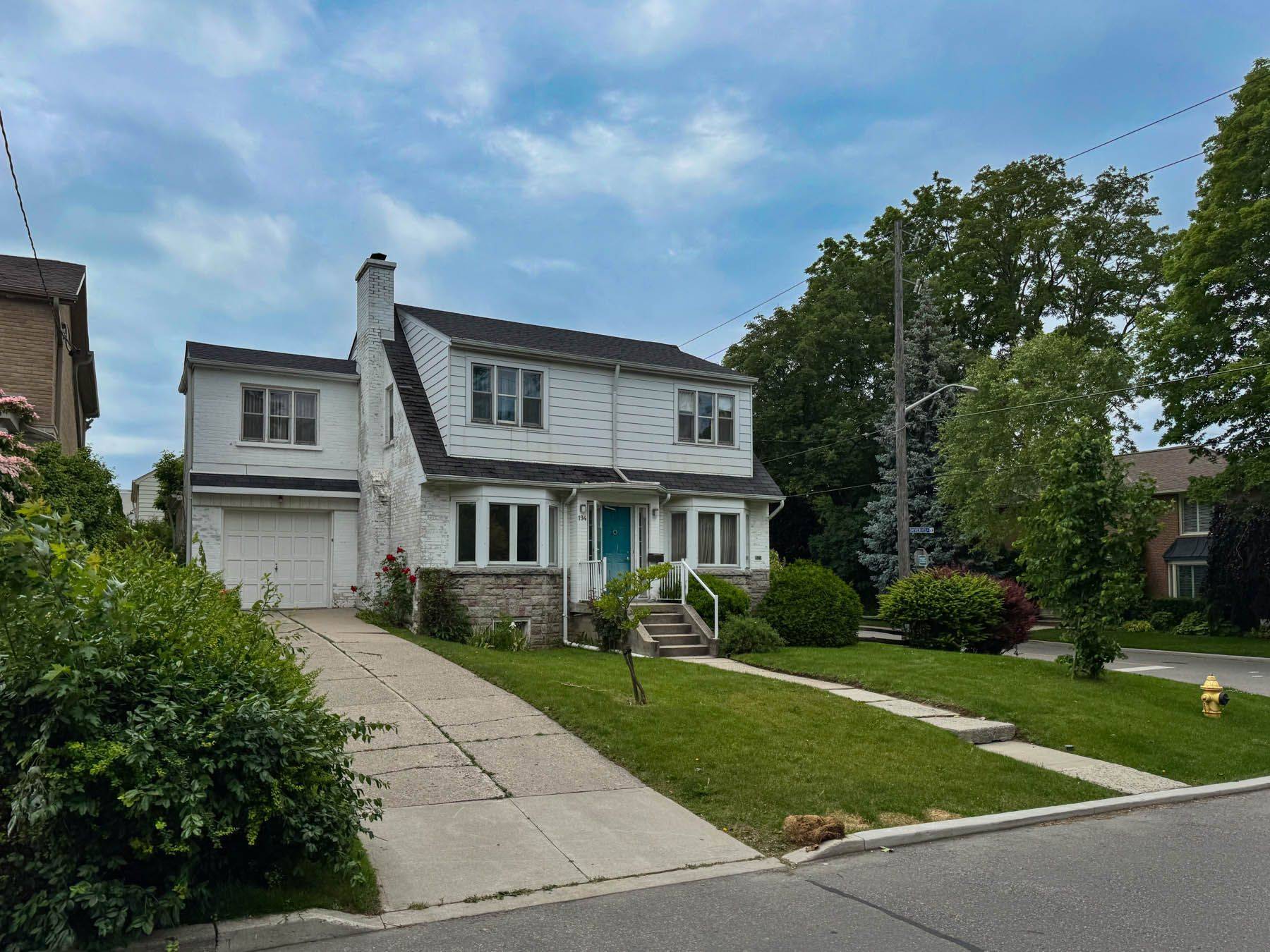 Toronto C11, ON M4G 2Z2,194 Bayview Heights DR