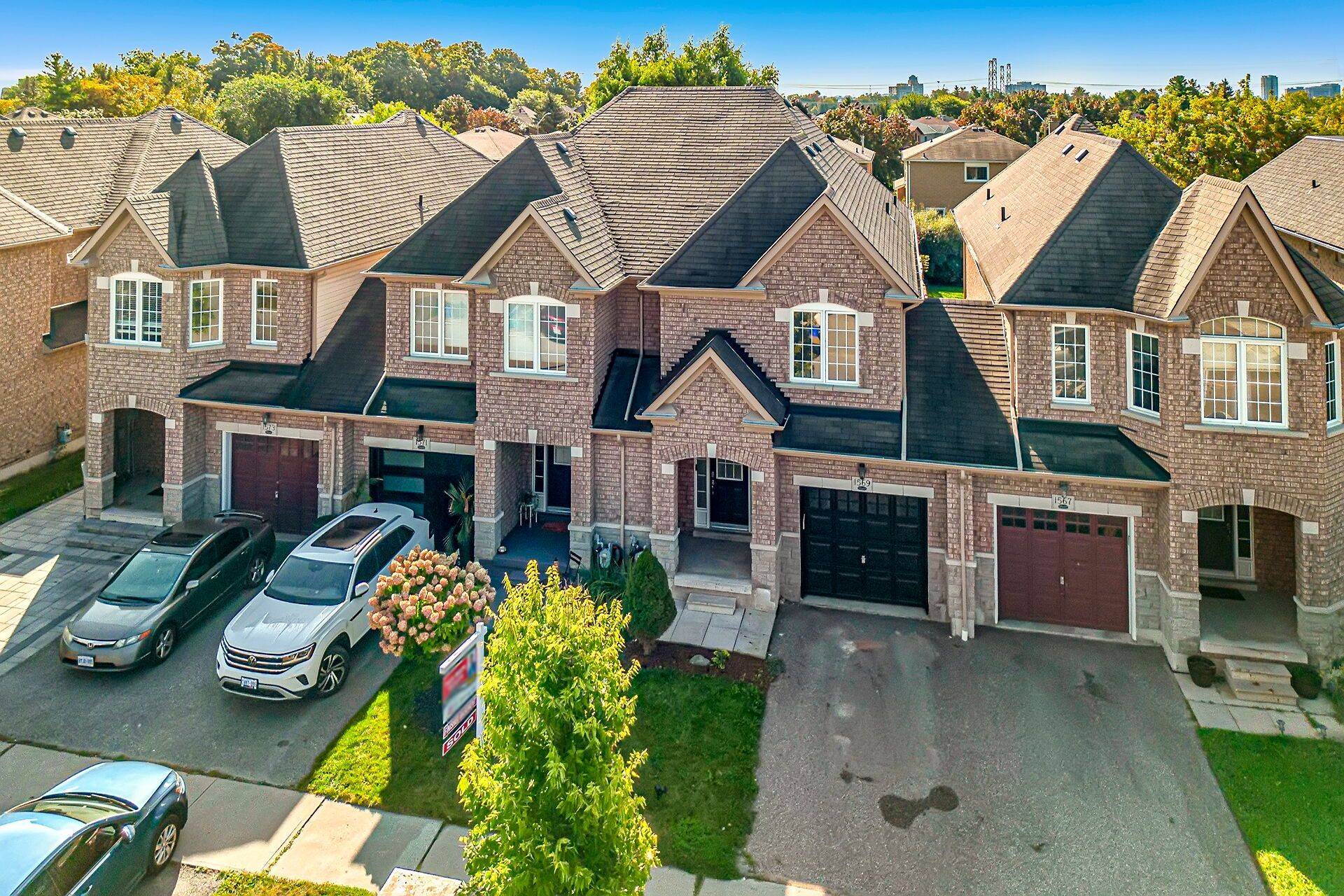 Pickering, ON L1X 2J2,1569 Greenmount ST