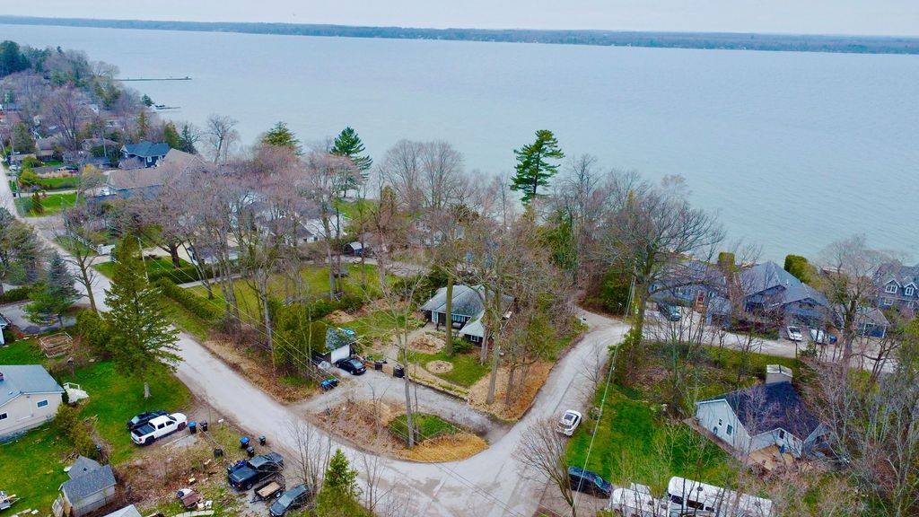 Innisfil, ON L9S 2V3,36 Lakeside DR