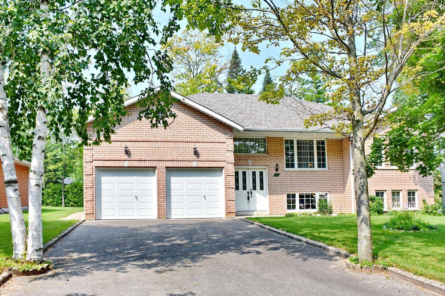 Wasaga Beach, ON L9Z 1Y6,64 47th ST S