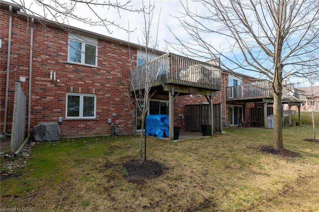 Middlesex Centre, ON N0M 2A0,121 MEADOWCREEK DRIVE DR #8