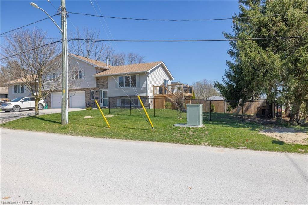 Strathroy-caradoc, ON N7G 3G9,227 DOMINION ST