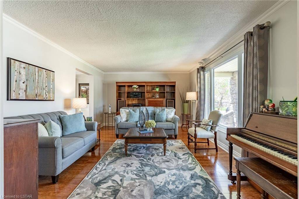 London, ON N6J 4C1,734 WIDMORE DR