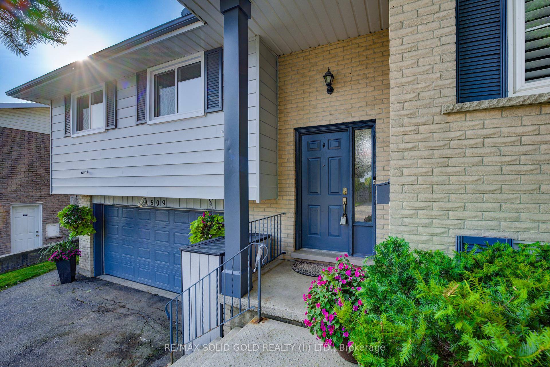 Kitchener, ON N2M 1E3,1509 Queens BLVD