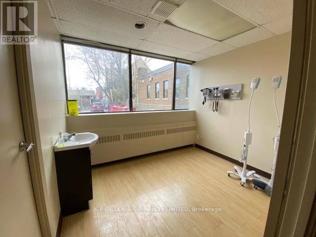 Toronto C02, ON M5R 3M8,800 Bathurst ST #101