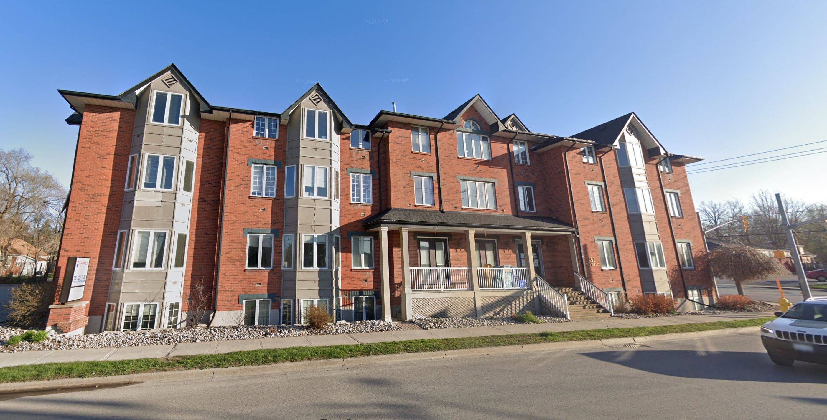 Barrie, ON L4M 3B5,152 Bayfield ST #LowrFlr