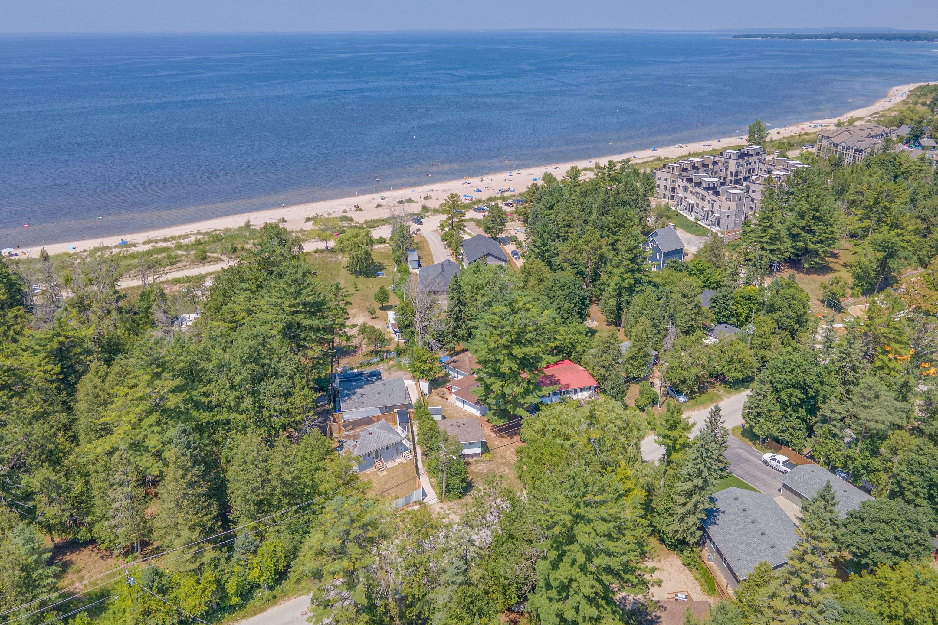 Wasaga Beach, ON L9Z 2M2,54 Homewood AVE