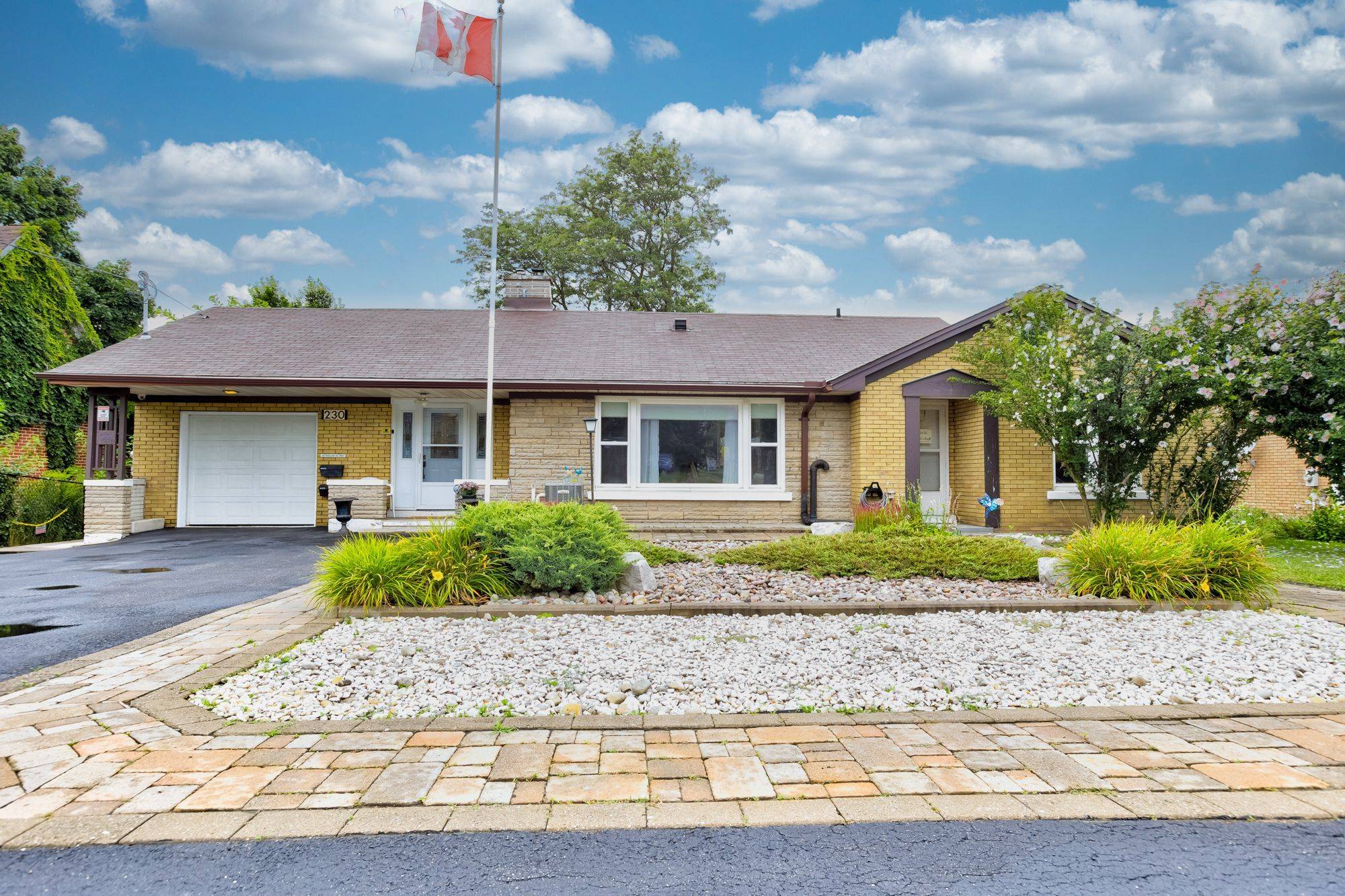 Kitchener, ON N2M 3C2,230 Highland RD W