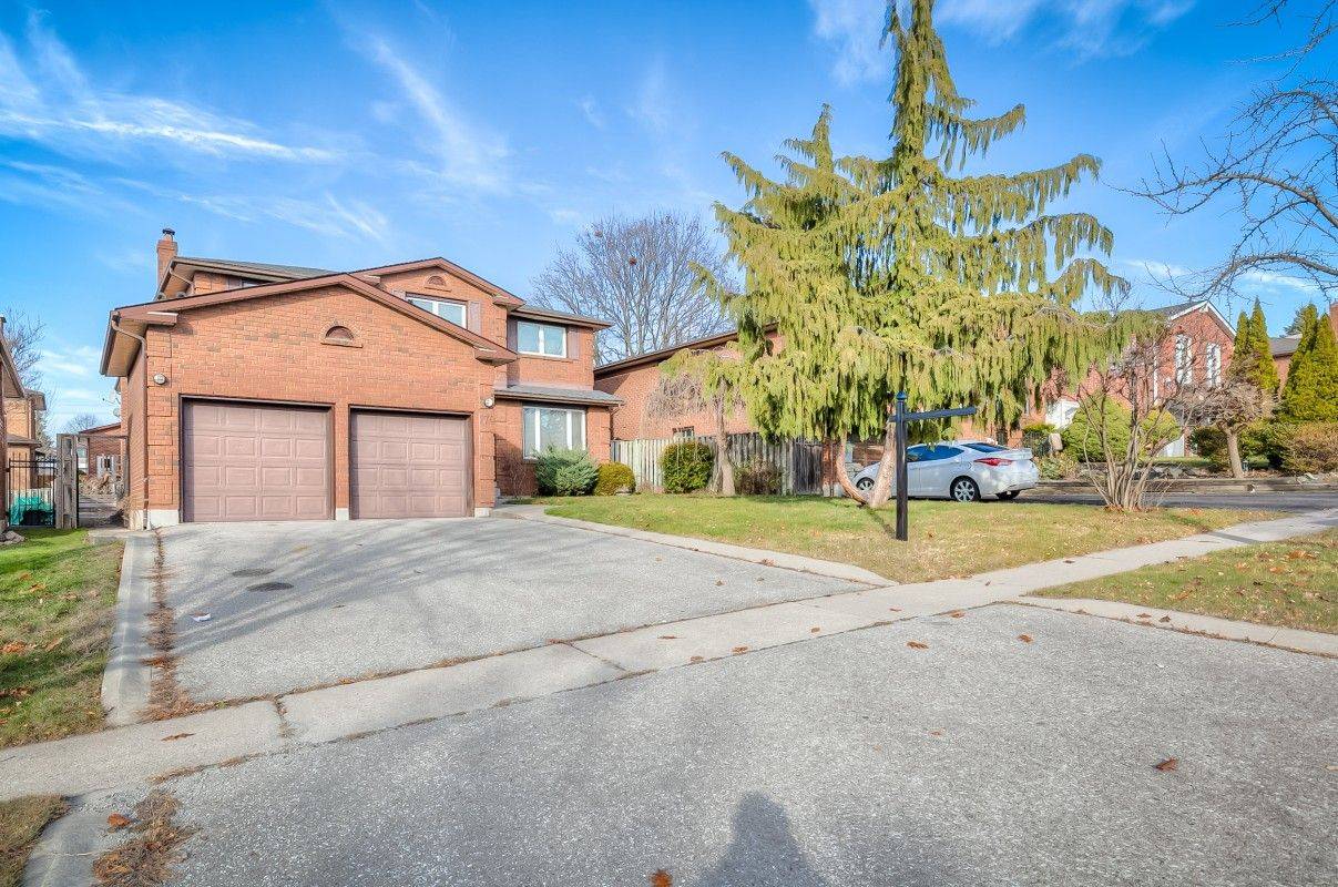 Oshawa, ON L1J 7V5,170 Amber AVE