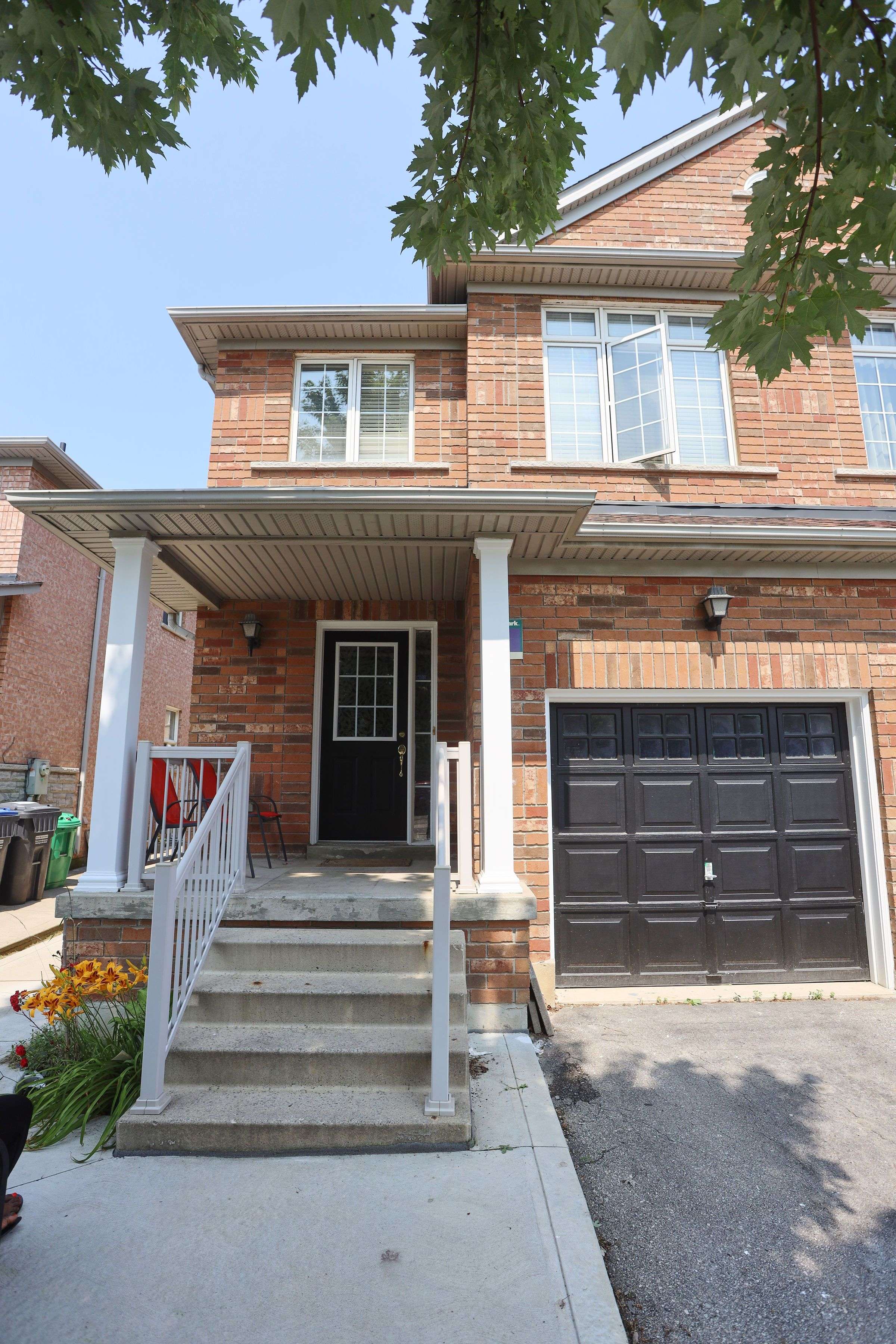 Brampton, ON L6P 1T2,165 Zia Dodda CRES