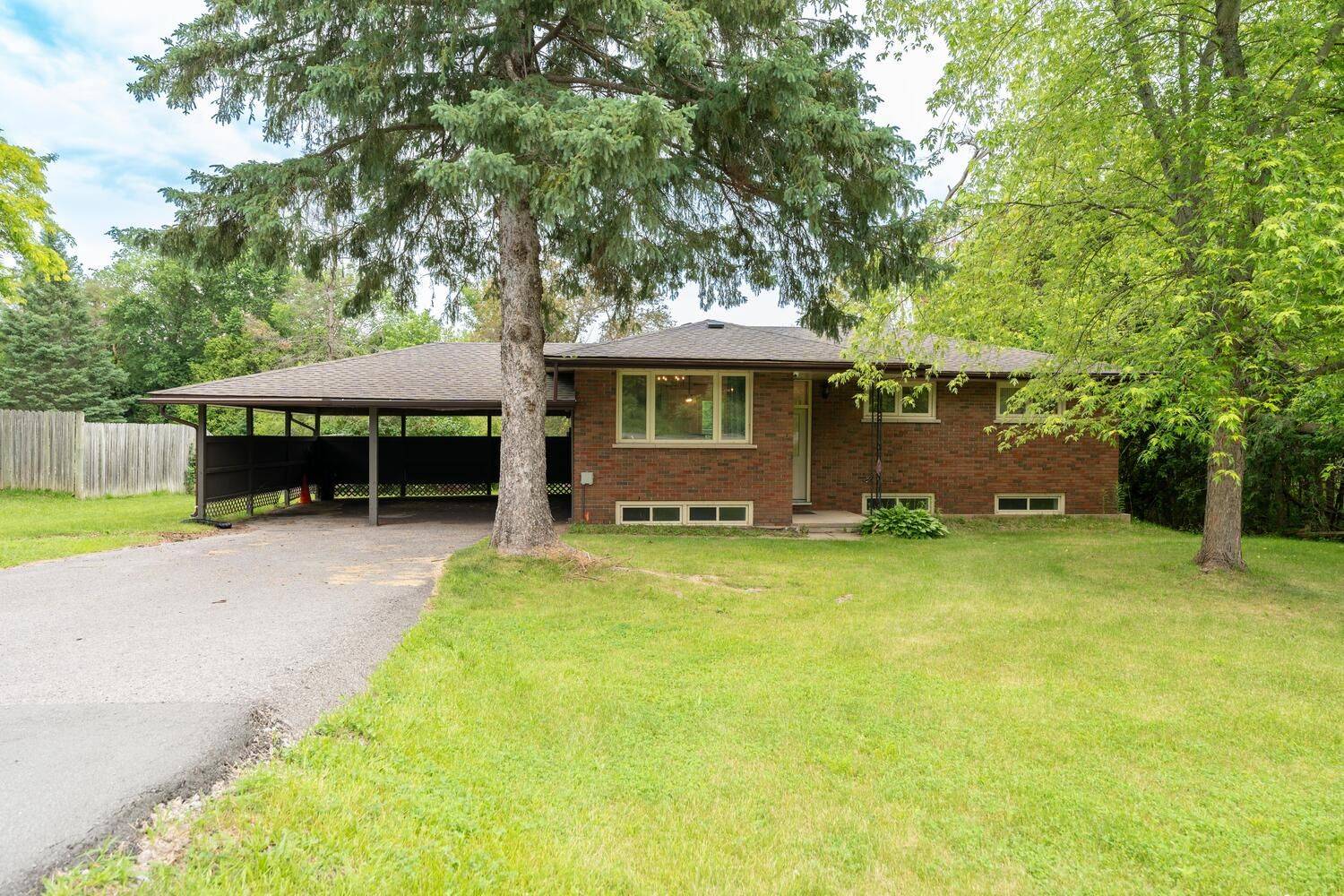 Smith-ennismore-lakefield, ON K9J 6X5,3220 Lakefield RD