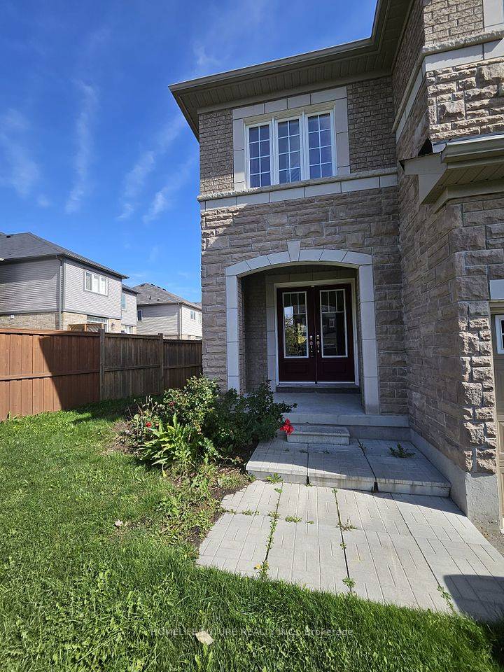 Clarington, ON L1C 5B9,56 Bonathon CRES