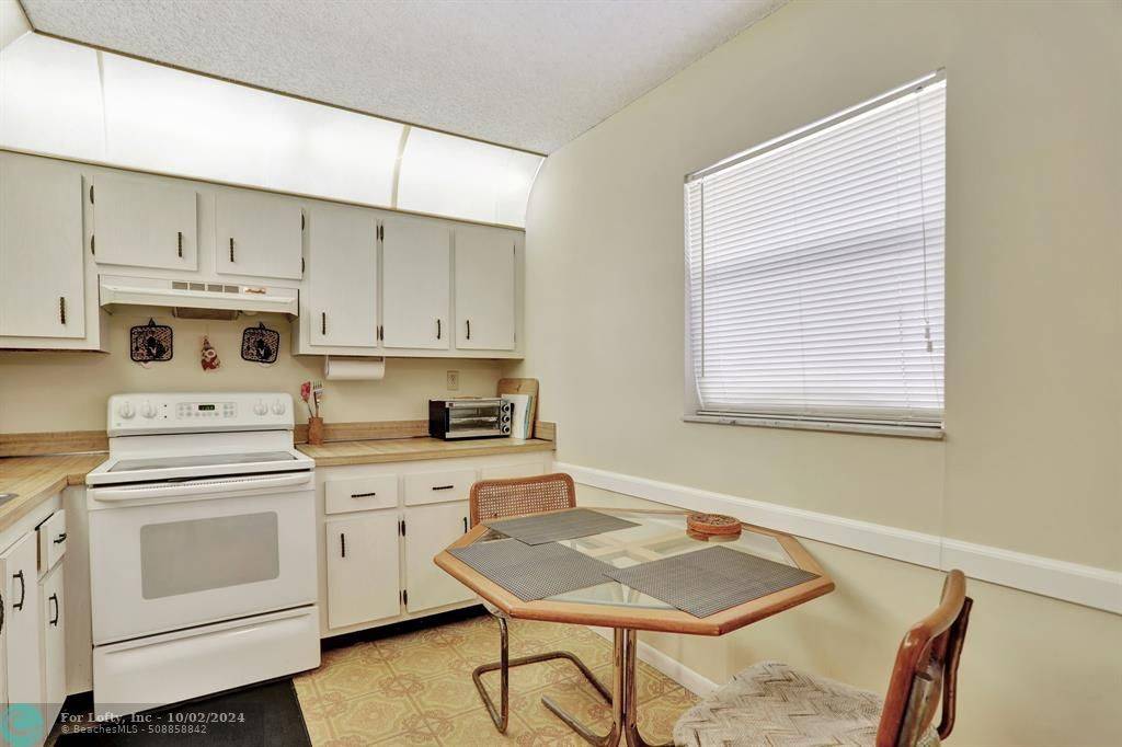 Lauderdale Lakes, FL 33311,2800 Somerset Drive  #218j