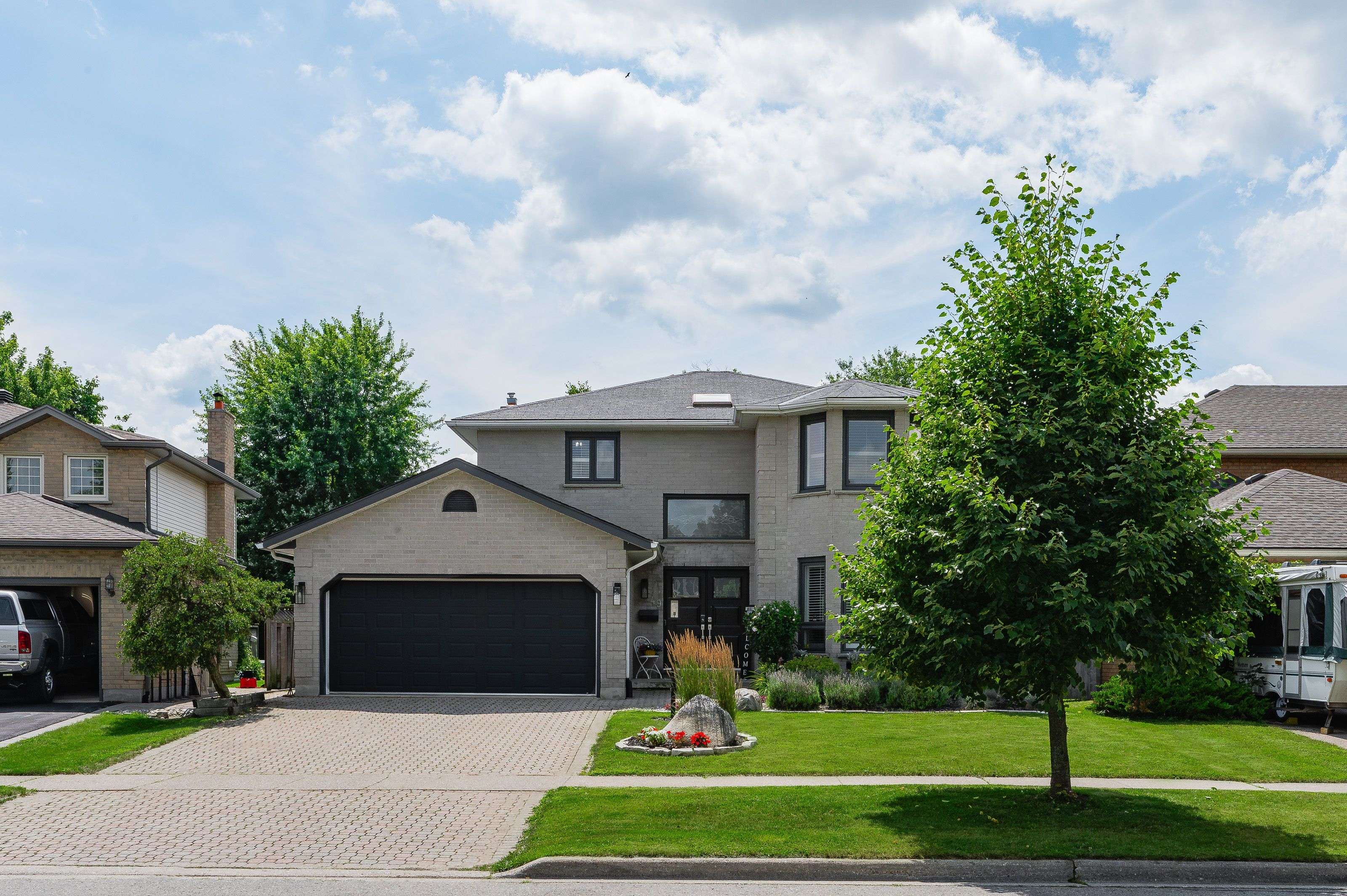 Kitchener, ON N2R 1E2,49 Robertson CRES