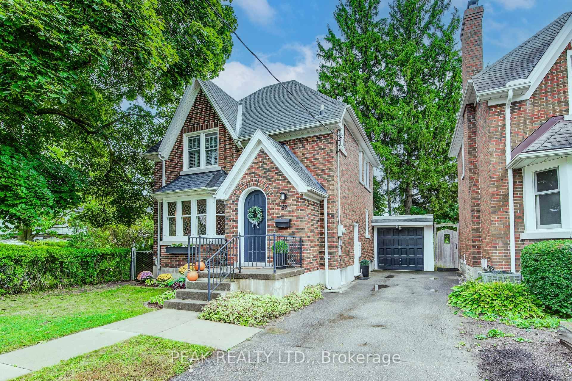 Kitchener, ON N2H 3H8,67 Dane ST