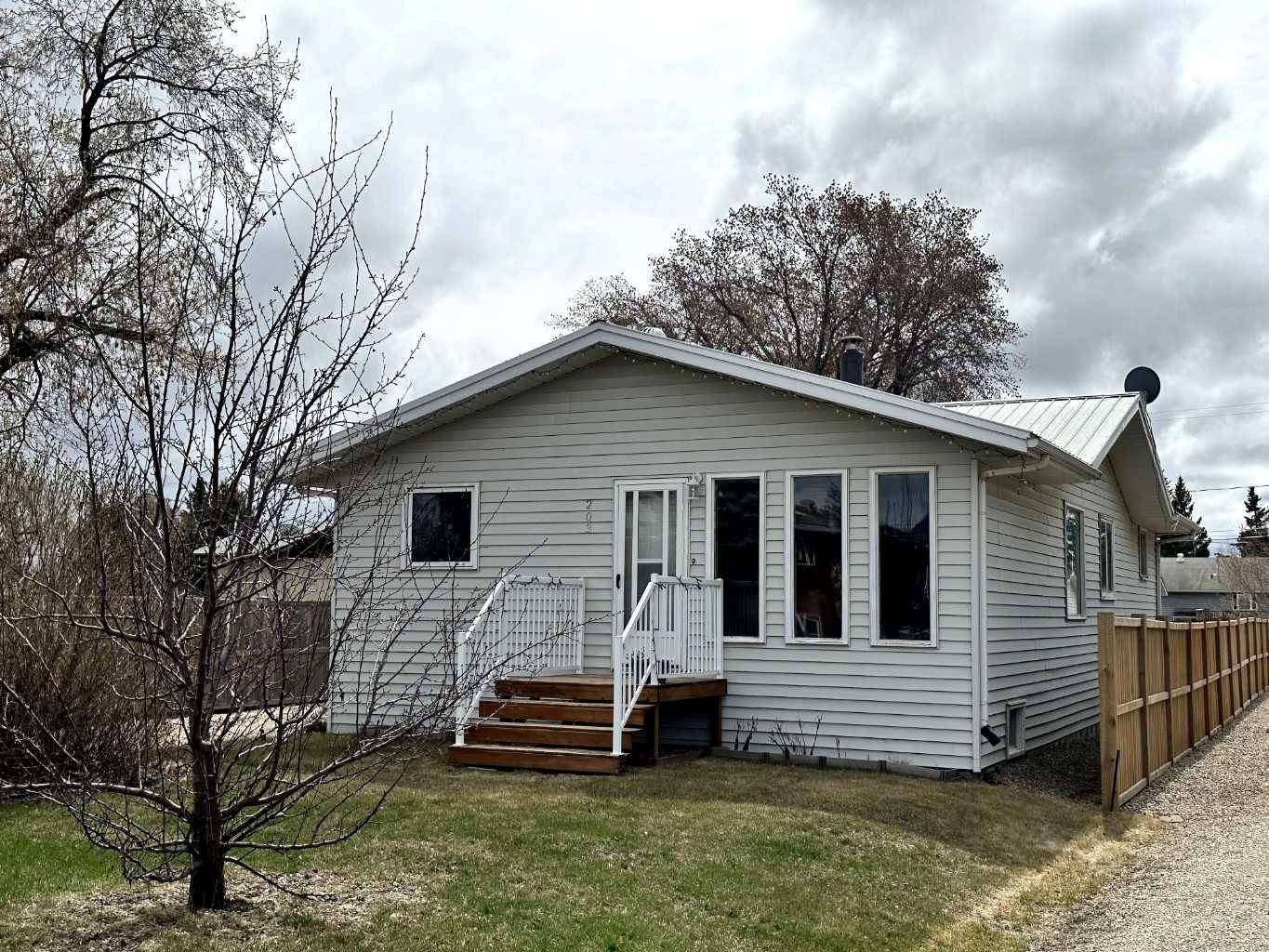 Maidstone, SK S0M 1M9,203 5 AVE W