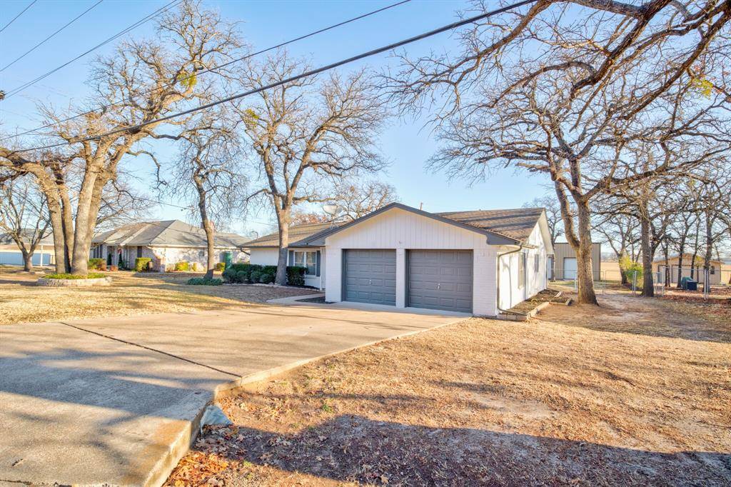 Granbury, TX 76049,2503 Oaks Drive