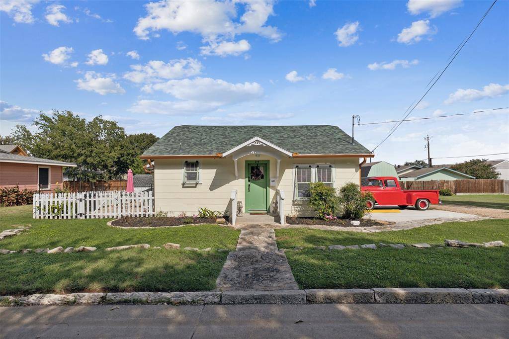 Granbury, TX 76048,215 S Lambert Street