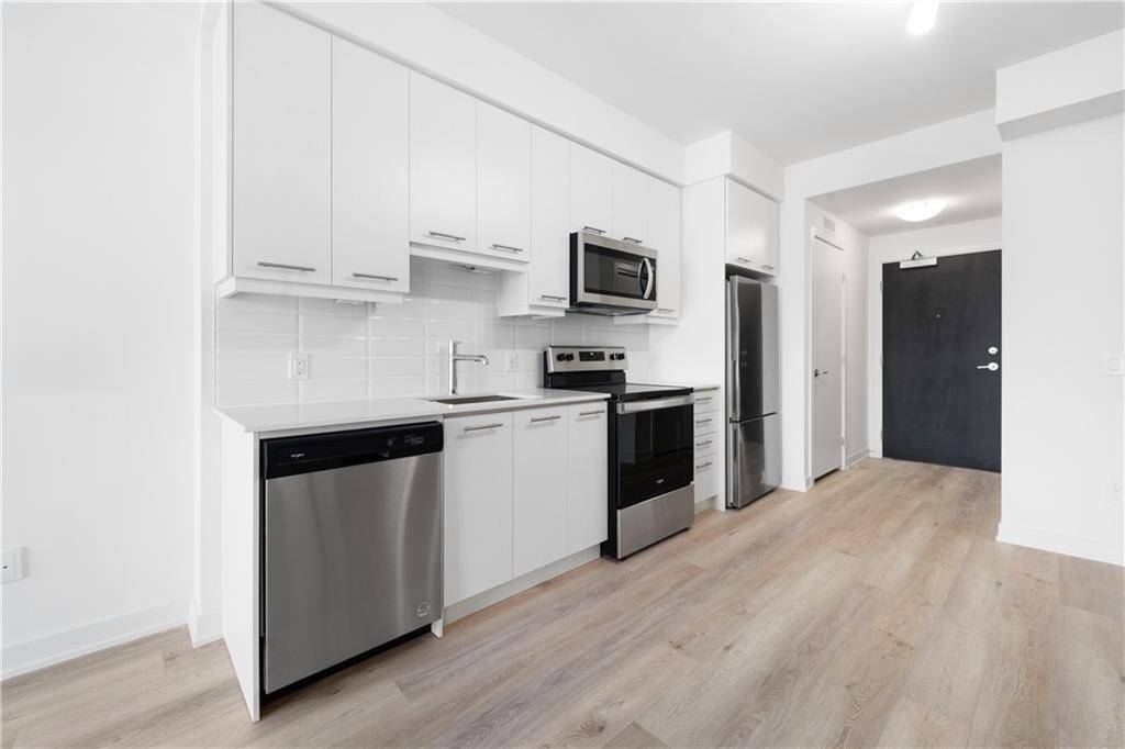 385 WINSTON Road #703, Grimsby, ON L3M 4E8