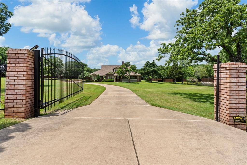 Burleson, TX 76028,100 Enchanted Court N