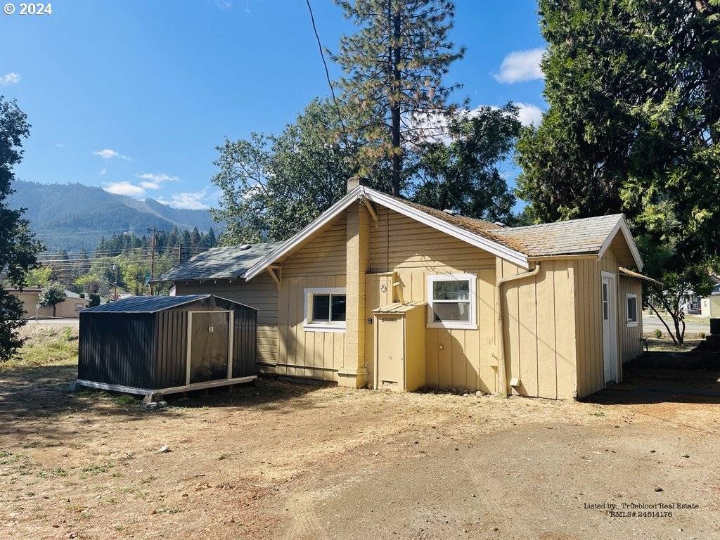 Canyonville, OR 97417,135 DELEANE DR