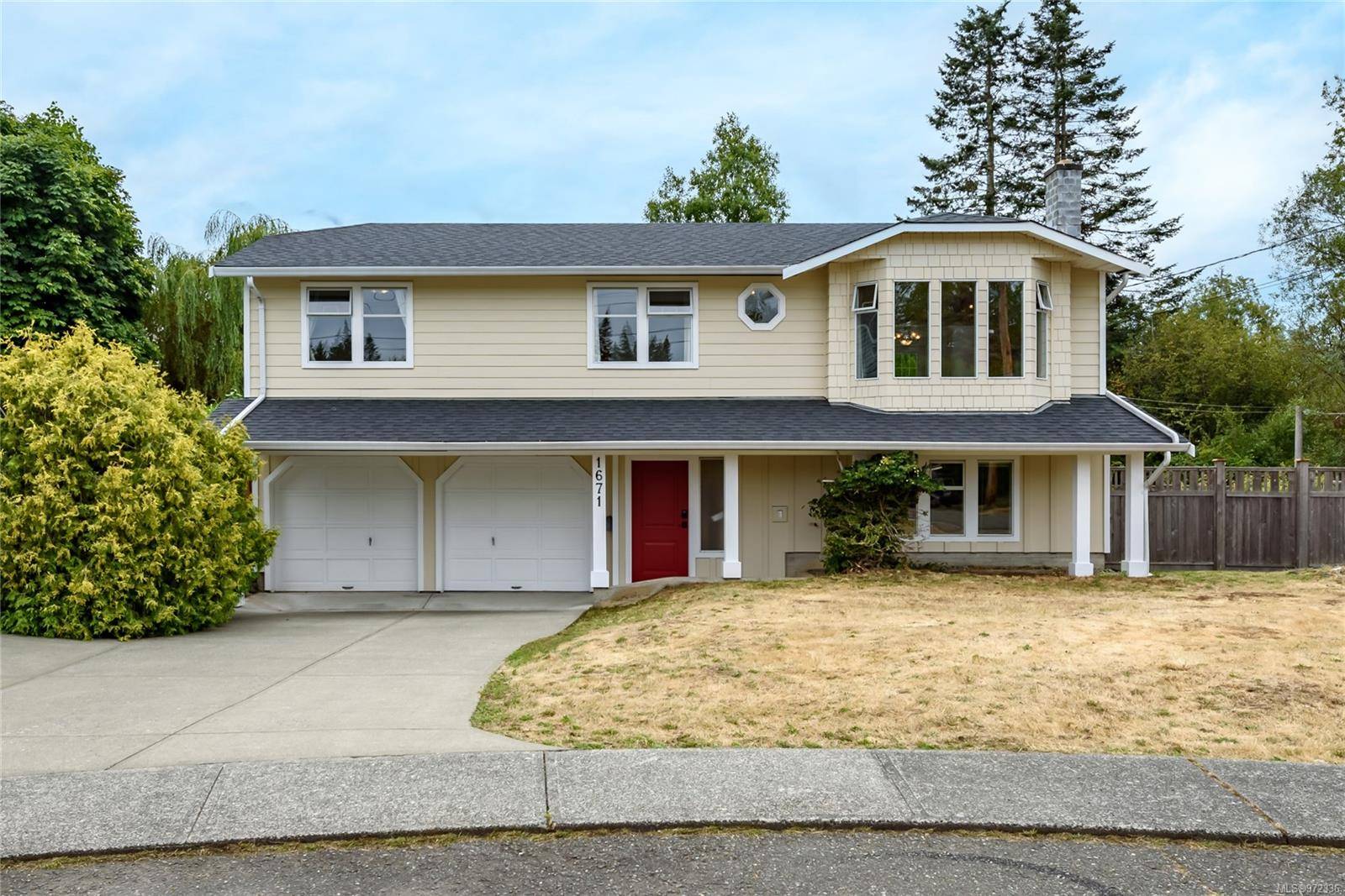 Comox, BC V9M 3K9,1671 Maquinna Ave