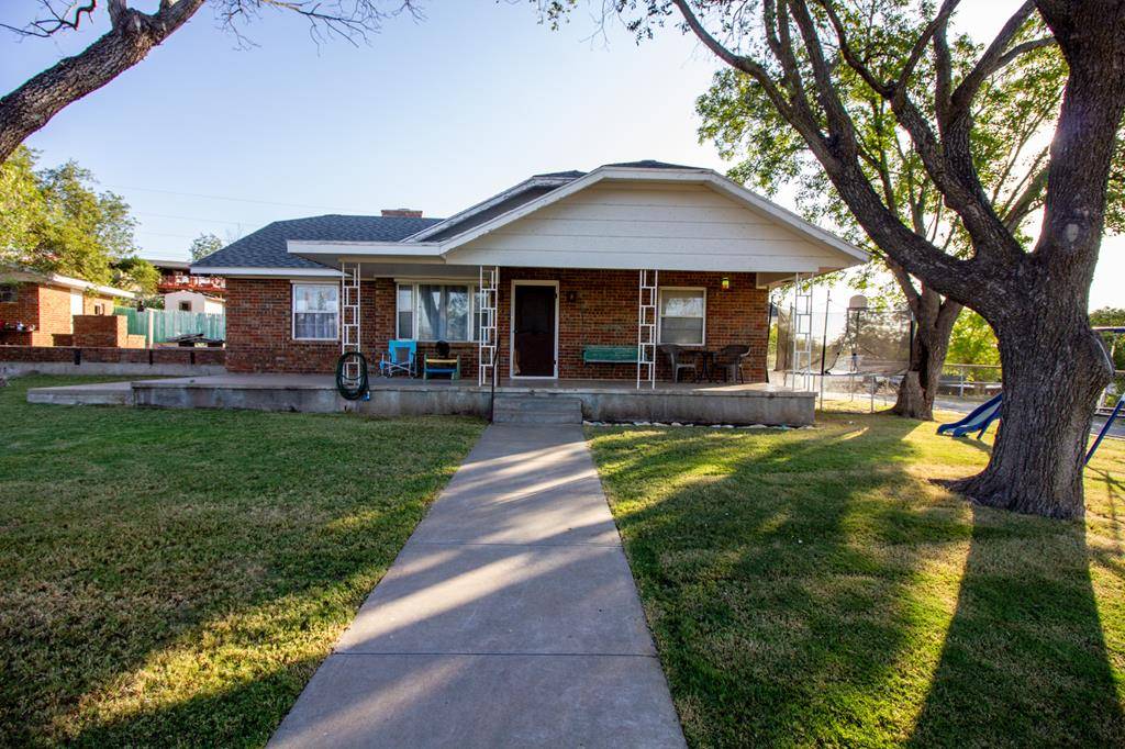 Ozona, TX 76943,209 16th St