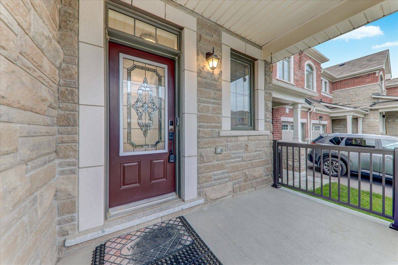 Whitby, ON L1P 0M1,27 Broden CRES