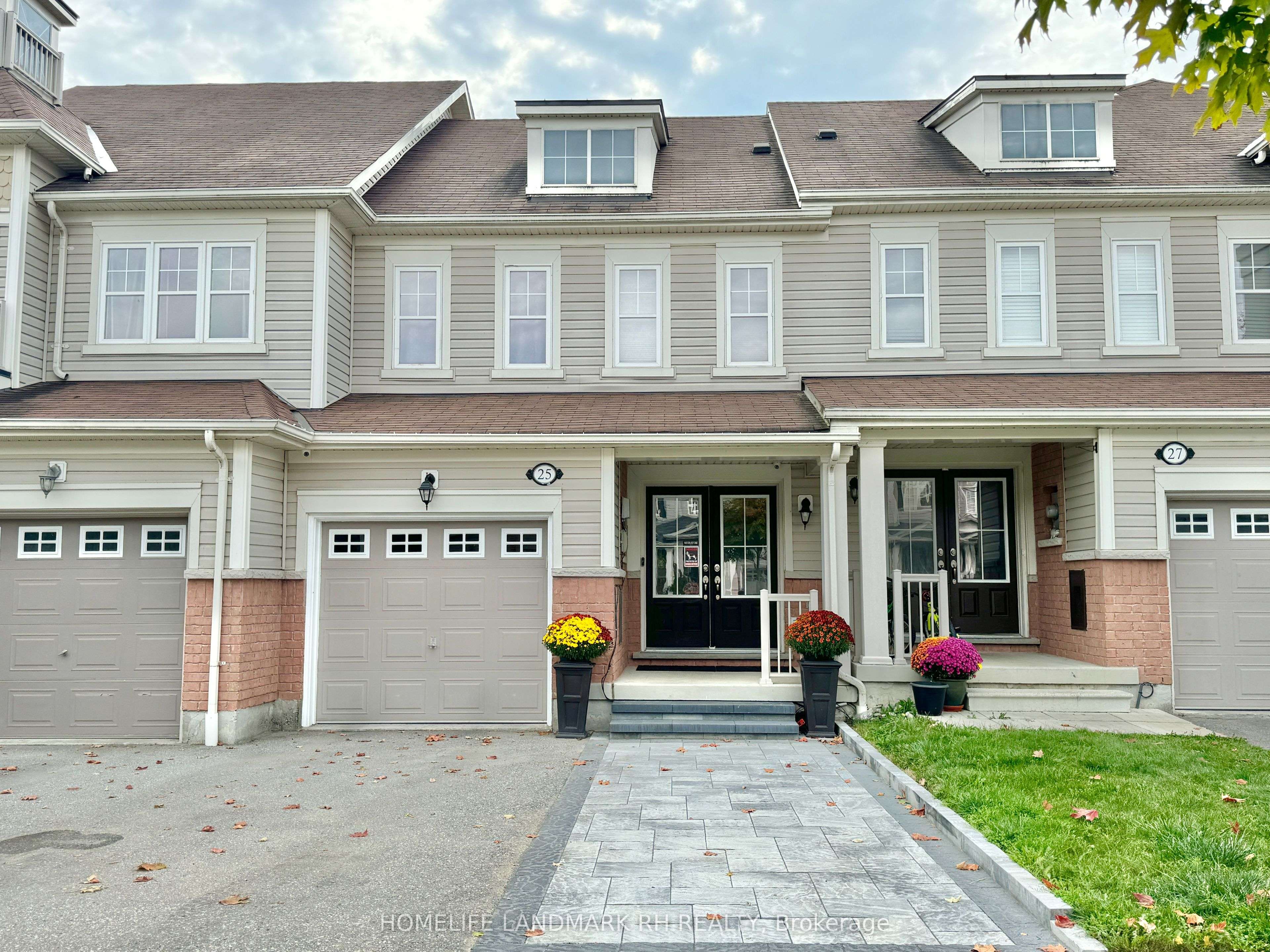 Whitby, ON L1N 0H5,25 Harbourside DR