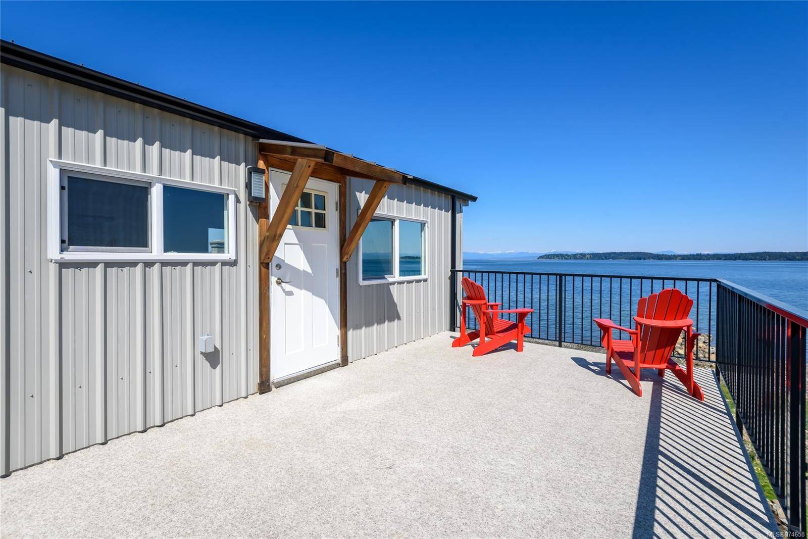 Union Bay, BC V0R 3B0,5624 Island Hwy S