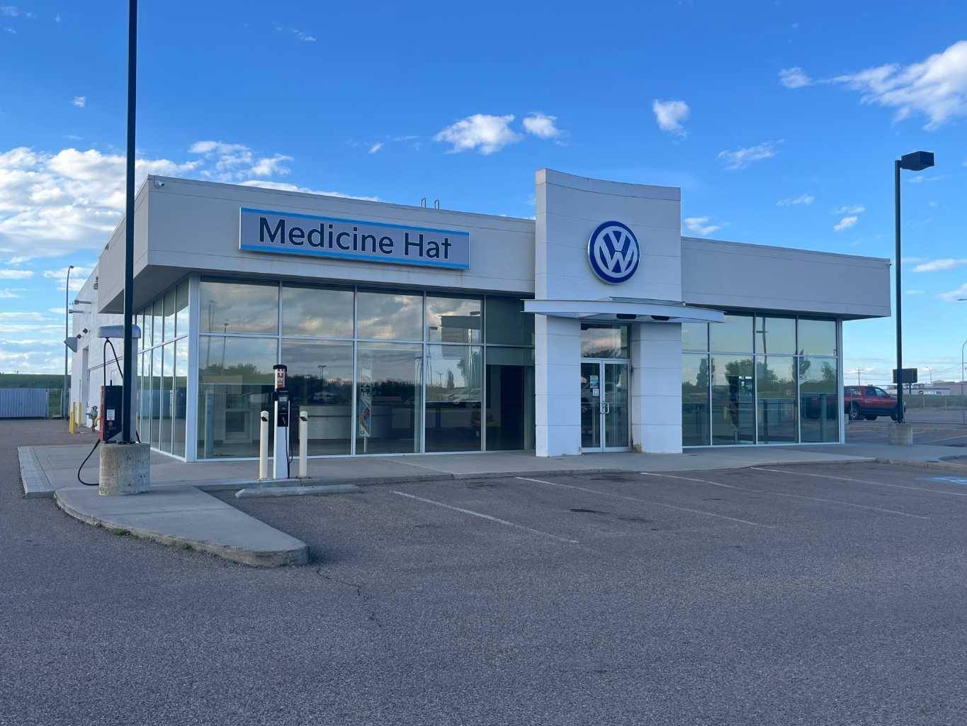 Medicine Hat, AB T1B4V2,1450 Strachan RD SE