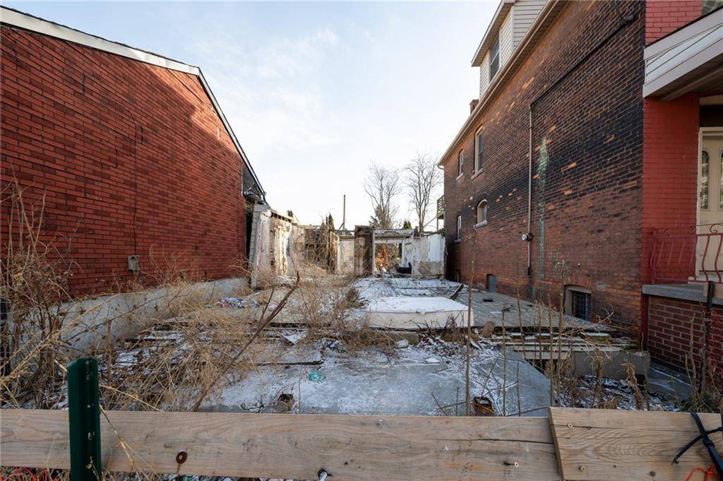 186 JOHN Street N, Hamilton, ON L8L 4P2
