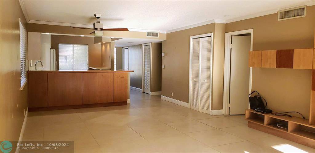 Weston, FL 33326,331 Lakeview Dr  #206