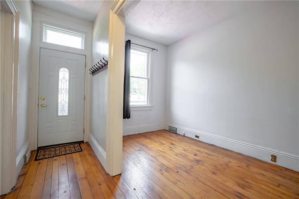 321 MAIN Street W, Hamilton, ON L8P 1K1