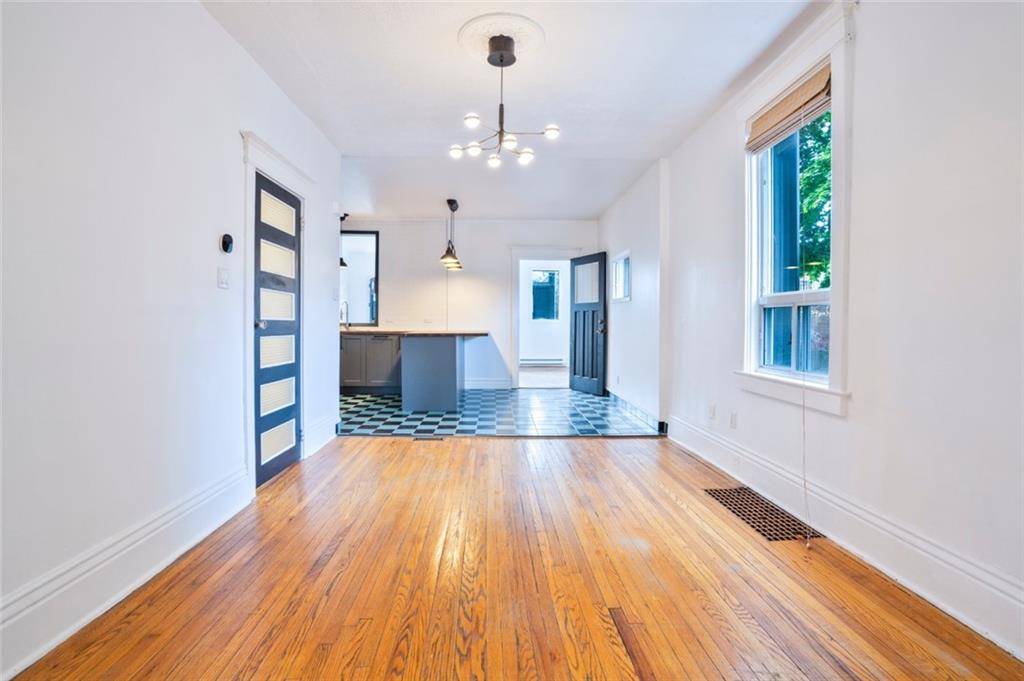 Toronto, ON M6R 1K2,187 FERN Avenue