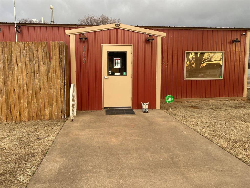 Thomas, OK 73669,107 N 11 Street