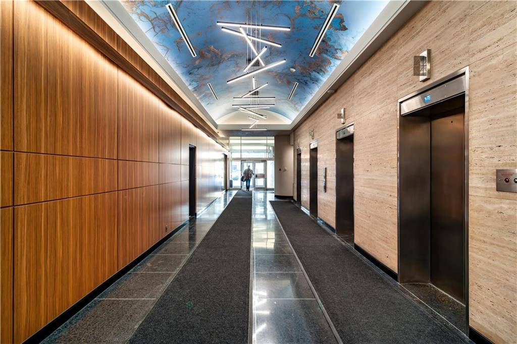 25 Main Street #1001, Hamilton, ON L8P 1H1