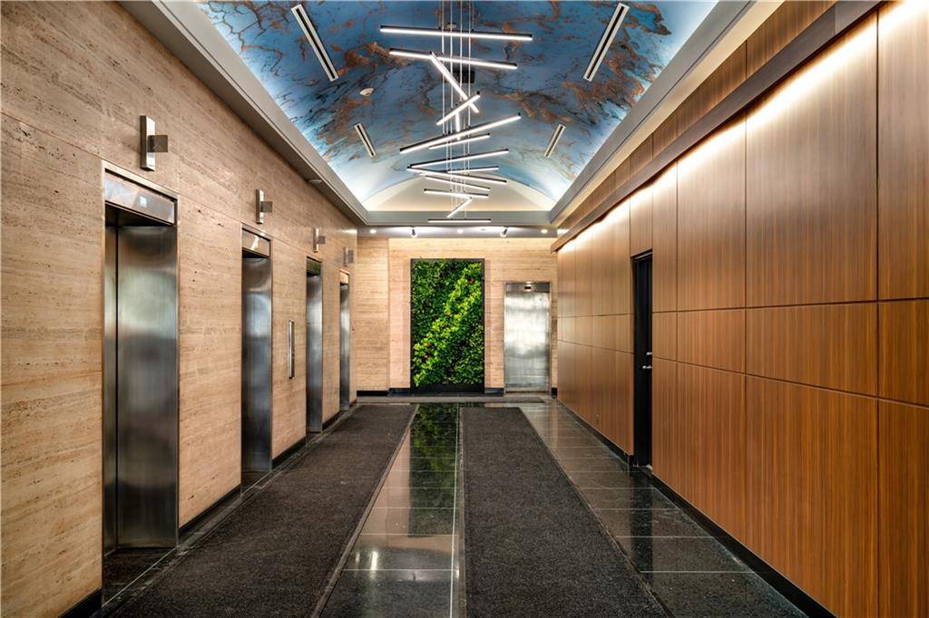 25 Main Street #1001, Hamilton, ON L8P 1H1