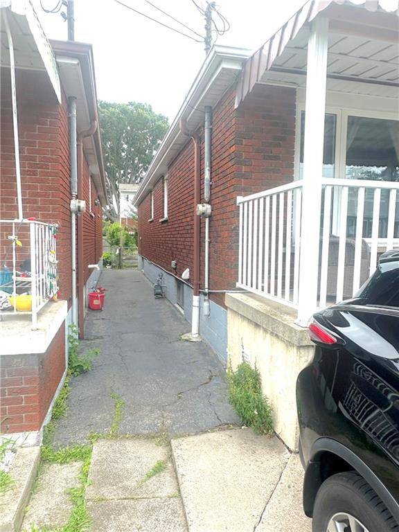 Hamilton, ON L8H 4L9,70 ELLIS Avenue