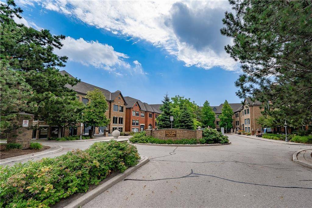 Oakville, ON L6J 7L9,2904 South Sheridan Way #301A