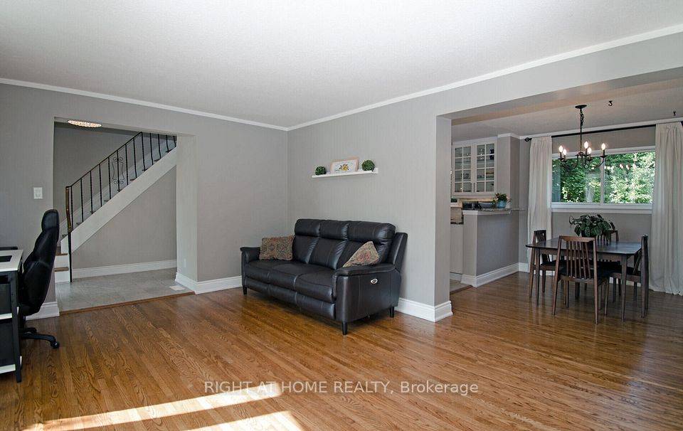 Brampton, ON L6Y 1Y9,164 McMurchy AVE S