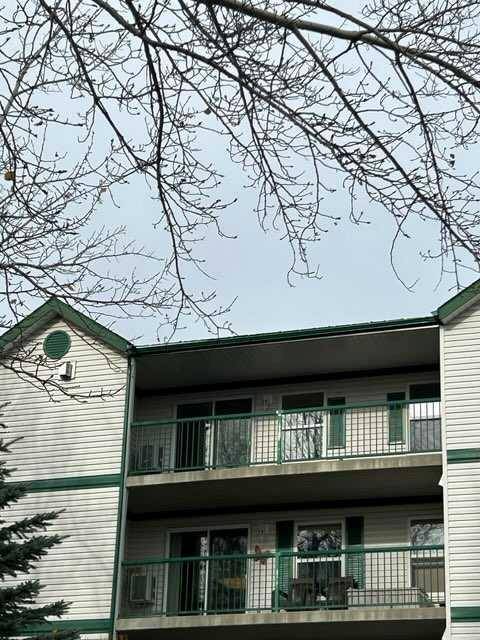 Rocky Mountain House, AB T4T 1W1,5428 51 AVE #402