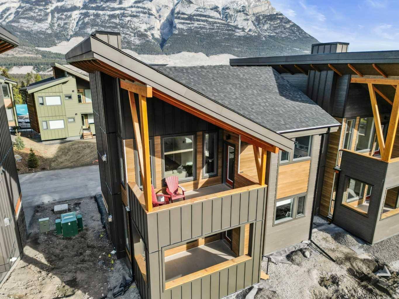 Canmore, AB T1W0N9,209 Stewart Creek Rise #301H